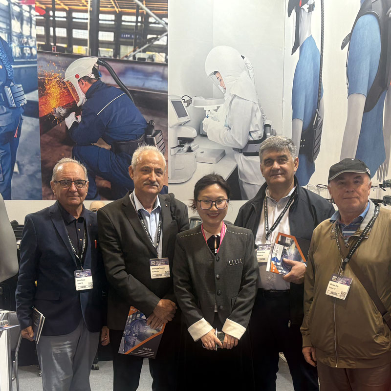 NEW AIR glänzt auf der SCHWEISSEN & SCHNEIDEN 2025 und zieht mit seinen PAPRs die Aufmerksamkeit weltbekannter Branchenkollegen auf sich